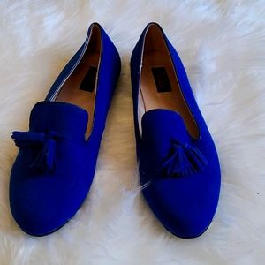 Beautiful flat loafers with tassels